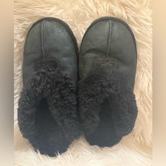 UGG Shoes - Black Ugg Slippers